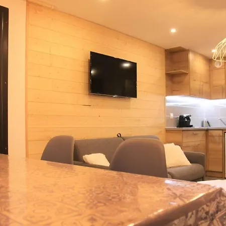 La Schuss Renovated Διαμέρισμα